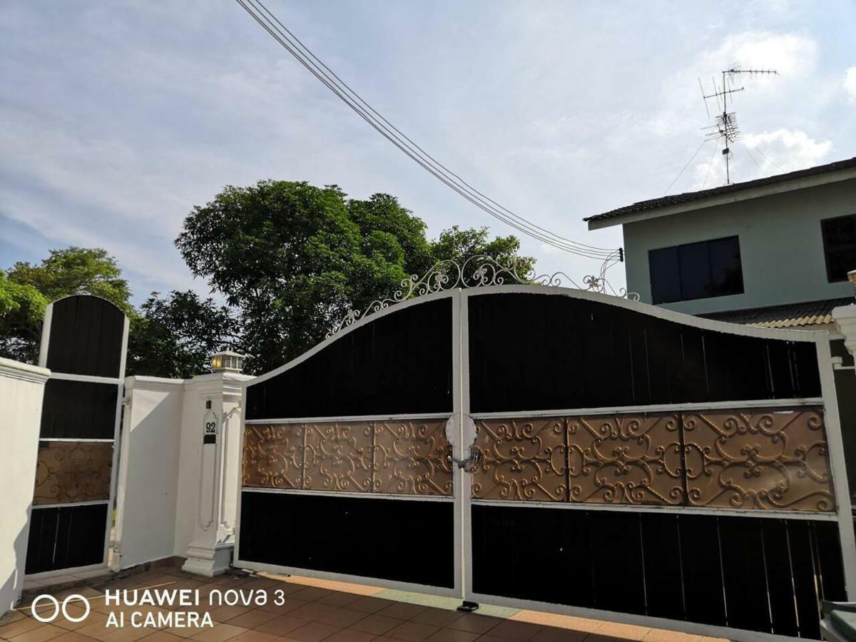 Ibu Home-To-Stay Pasir Gudang Buitenkant foto